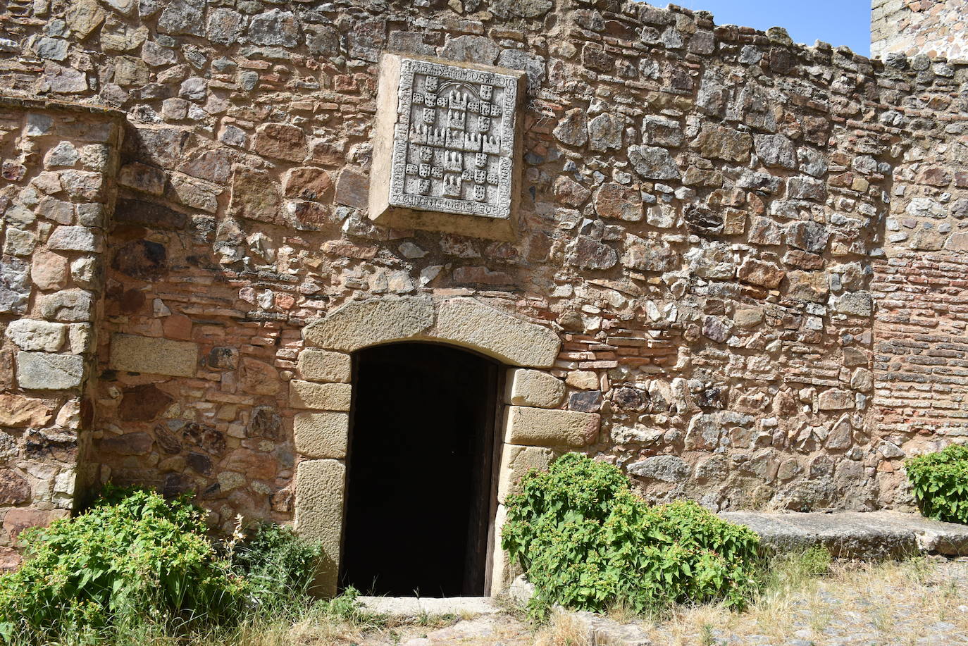 Puertas del Castillo de Luna