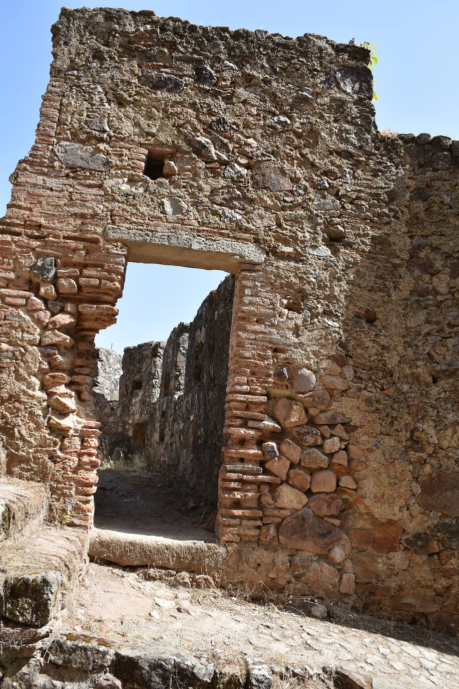 Puertas del Castillo de Luna