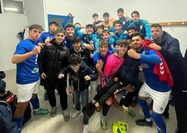 Los juveniles del CP Alburquerquen festejan una victoria en la presente temporada