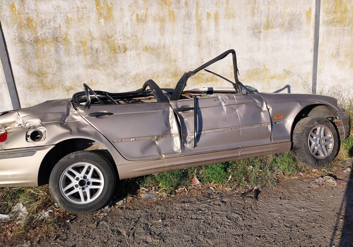 El Ayuntamiento retira los coches abandonados en la vía pública