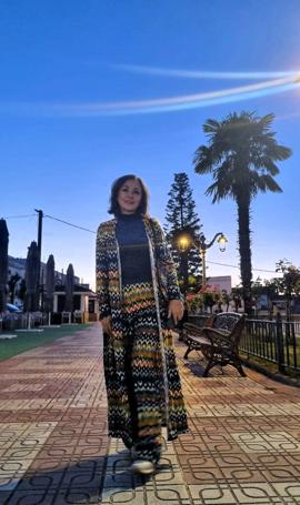 Isabel en el paseo de La Alameda