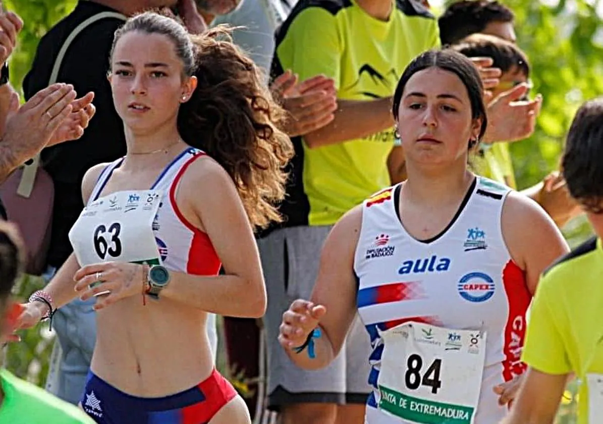 Elisabeth y Saray juntas en una carrera