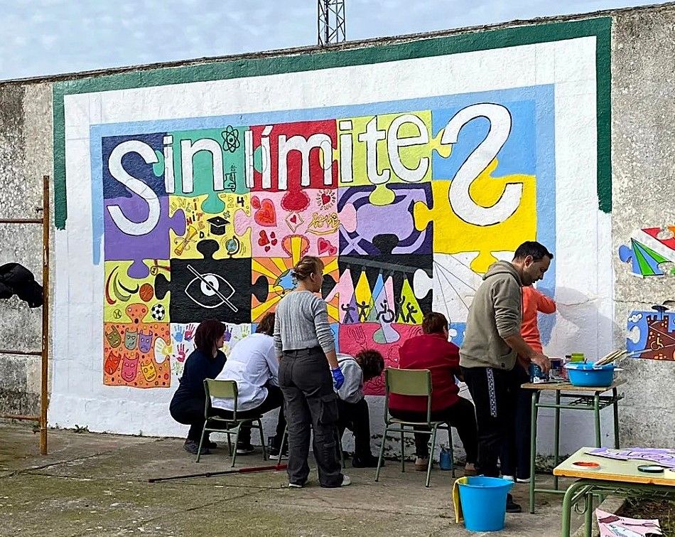 Elaboración del mural en el Centro Municipal de Asociaciones