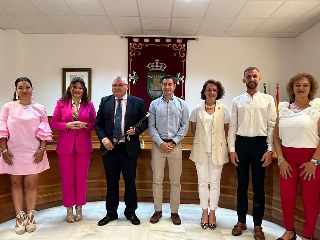Constituida la nueva corporación municipal de Alconchel, que reelige a Óscar Díaz como alcalde