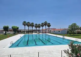 Instalaciones de la piscina municipal de Alconchel, el pasado mes de junio.