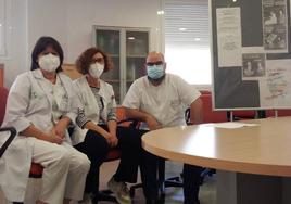 La enfermera, la trabajadora social y el médico que componen el equipo.