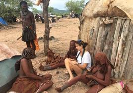 Clara en uno de sus viajes a Namibia de hace años.