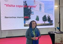 Marisa Díaz, enóloga del museo, durante la presentación de la nueva actividad