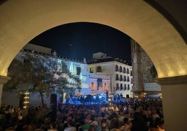 La plaza de España se llenó para disfritar de la Orquesta del Romanticismo