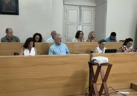 La bancada de la oposición durante el pleno del mes de junio