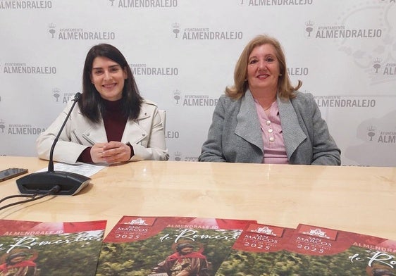 María Hierro, nueva hermana mayor, junto a la concejala de Festejos Tamara Rodríguez