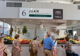 Los primeros clientes han aprovechado su visita para realizar las primeras compras