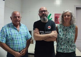 Domingo Espino, en el centro, nuevo responsable local de Izquierda Unida