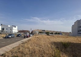 Uno de los solares se encuentra junto a la Comisaría de la Policía Nacional