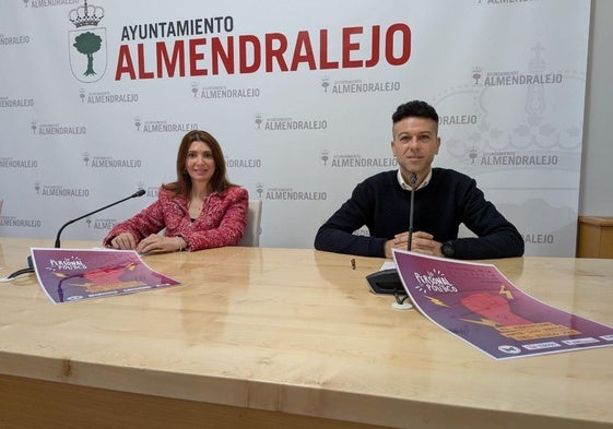 La concejala Isabel Ballesteros acompañaba a Ricardo Hurtado en la presentación.