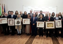 Foto de familia de los galardonados en este 2025 tras el acto de entrega