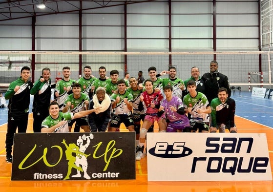 La plantilla celebró una nueva victoria como local esta temporada