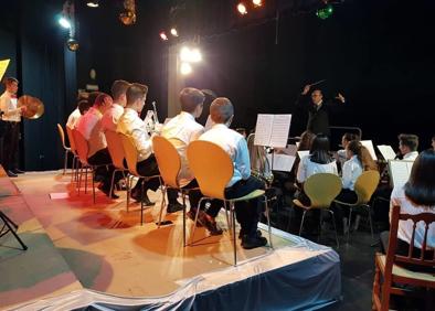 Imagen secundaria 1 - Primer Concierto de Año Nuevo 