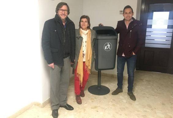 Presentación de las nuevas papeleras 