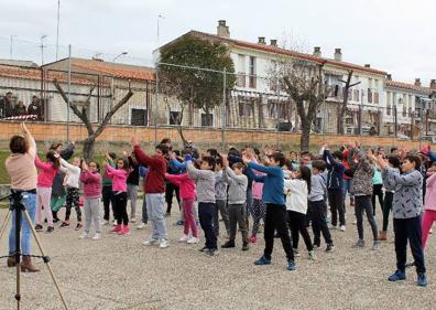 Imagen secundaria 1 - El CEIP Ntra. Sra. de la Luz celebra el Día de la Paz