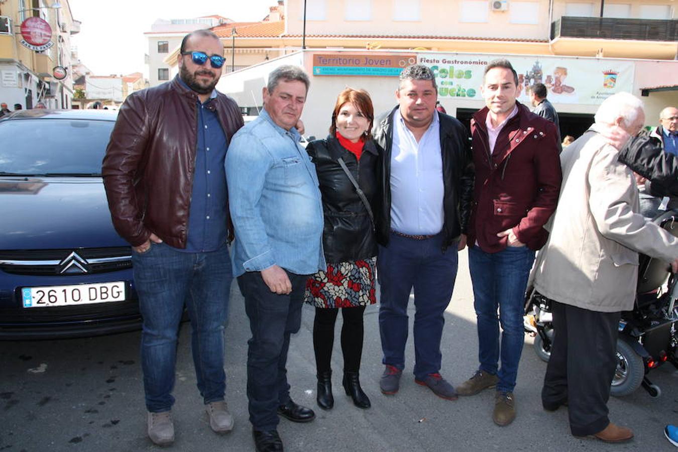 La corporación municipal en la cola y cuidando que todo saliera según lo previsto