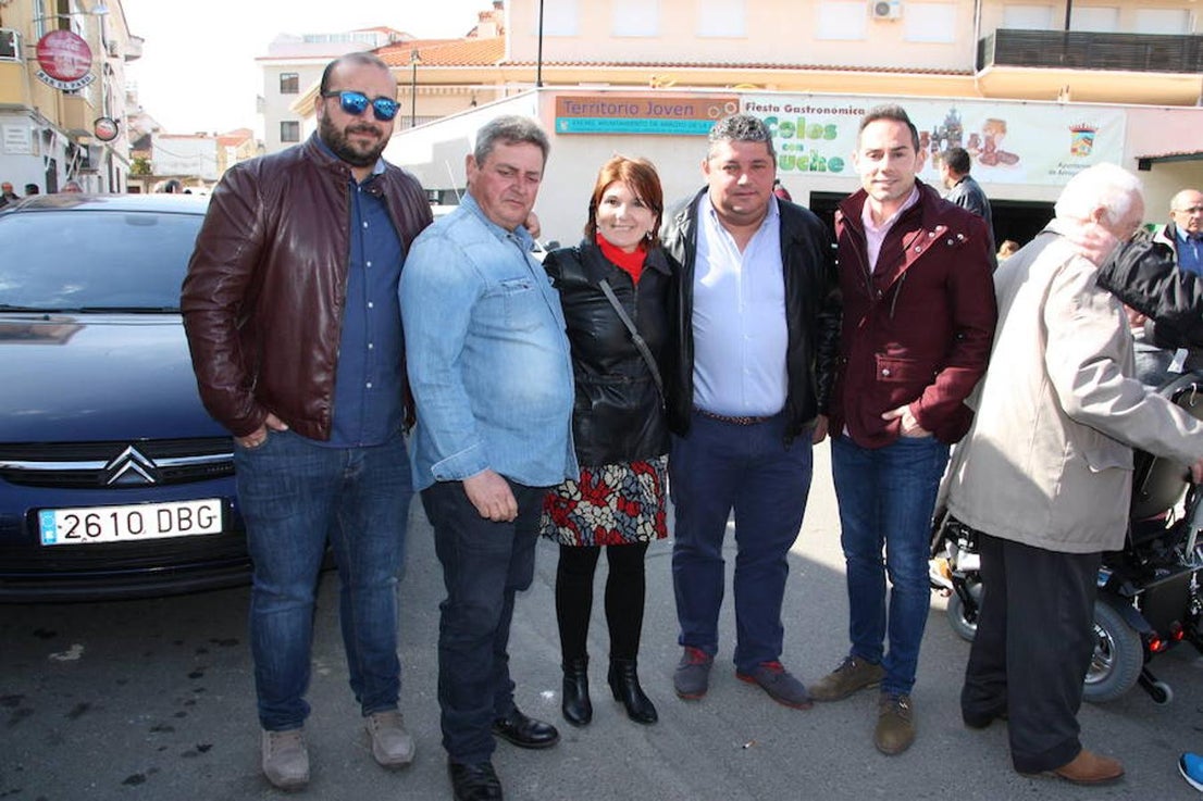 La corporación municipal en la cola y cuidando que todo saliera según lo previsto