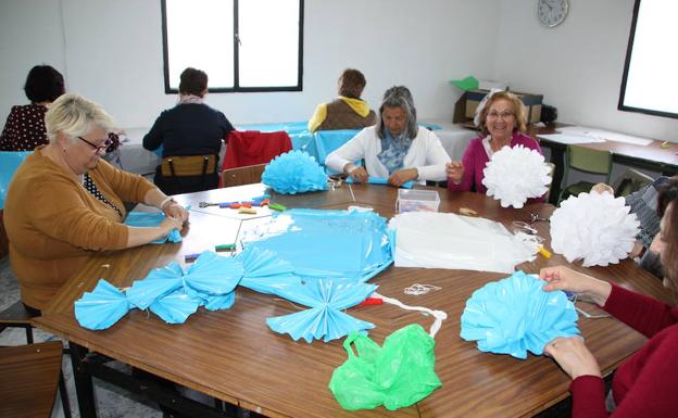 Imagen principal - Se organizan como una cadena de montaje, cada una hace lo que mejor se le da 