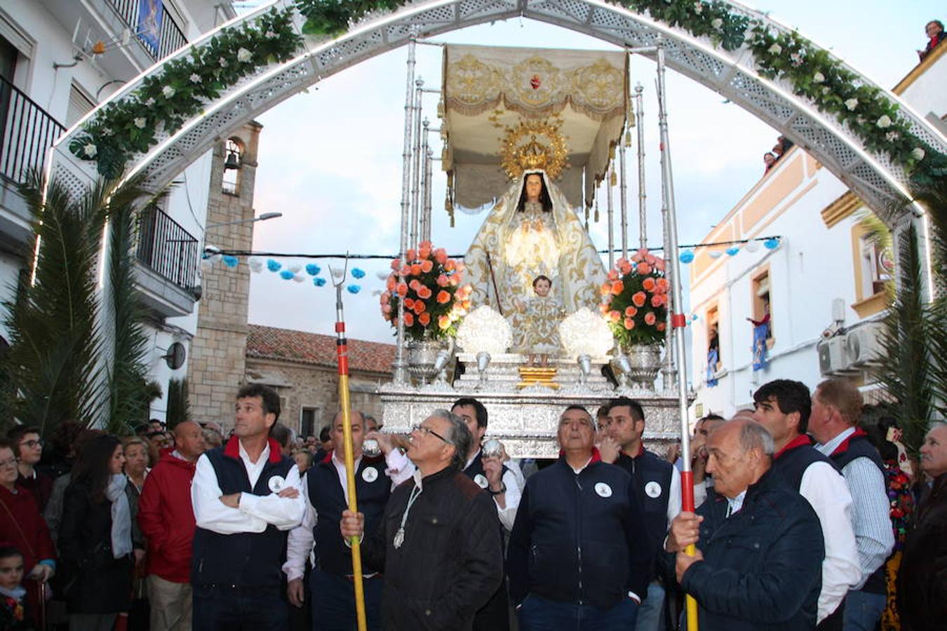 Bajo el arco durante la lectura del pregón