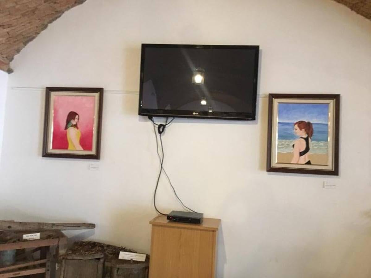 Los 16 alumnos del grupo de adultos de la Escuela Arte 16 inauguraron su exposición final de curso en la Oficina de Turismo de Arroyo de la Luz.