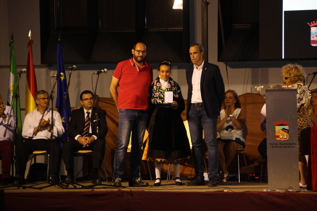 La medalla a César Galán, a título póstumo, fue recogida por su hermano y su hija.