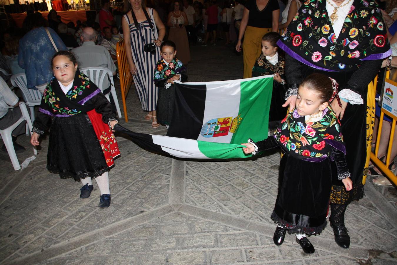 El pasado domingo, 8 de septiembre, Arroyo de la Luz celebró en Día de Extremadura en la Plaza de la Constitución, con la concesión de medallas de Arroyo de la Luz. Este año fueron concedidas a La Hermandad de San Cristóbal, Vicente Caballero y Cesar Galán Gibello, a título póstumo. 