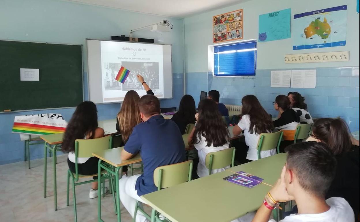 Una de las sesiones impartidas en uno de los centros educativos visitados. 
