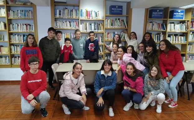 Imagen principal - Primer grupo en realizar la visita. 