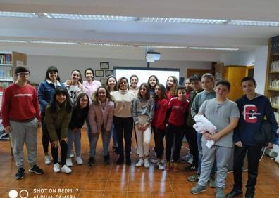 Imagen secundaria 1 - Primer grupo en realizar la visita. 