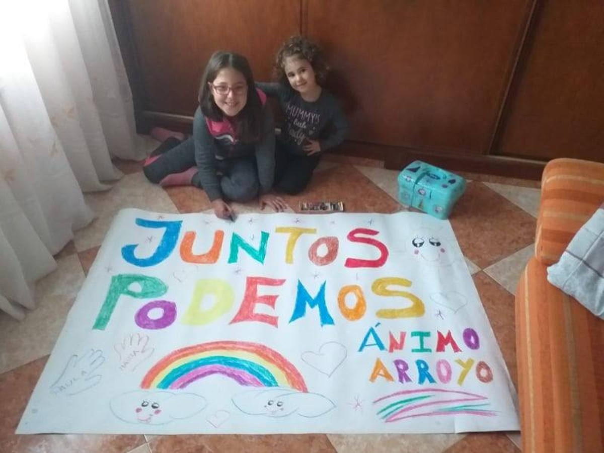Fotos: Los más pequeños cuelgan mensajes de ánimos en sus balcones