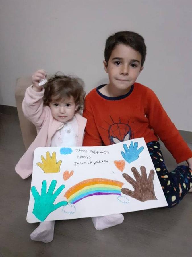 Fotos: Los más pequeños cuelgan mensajes de ánimos en sus balcones