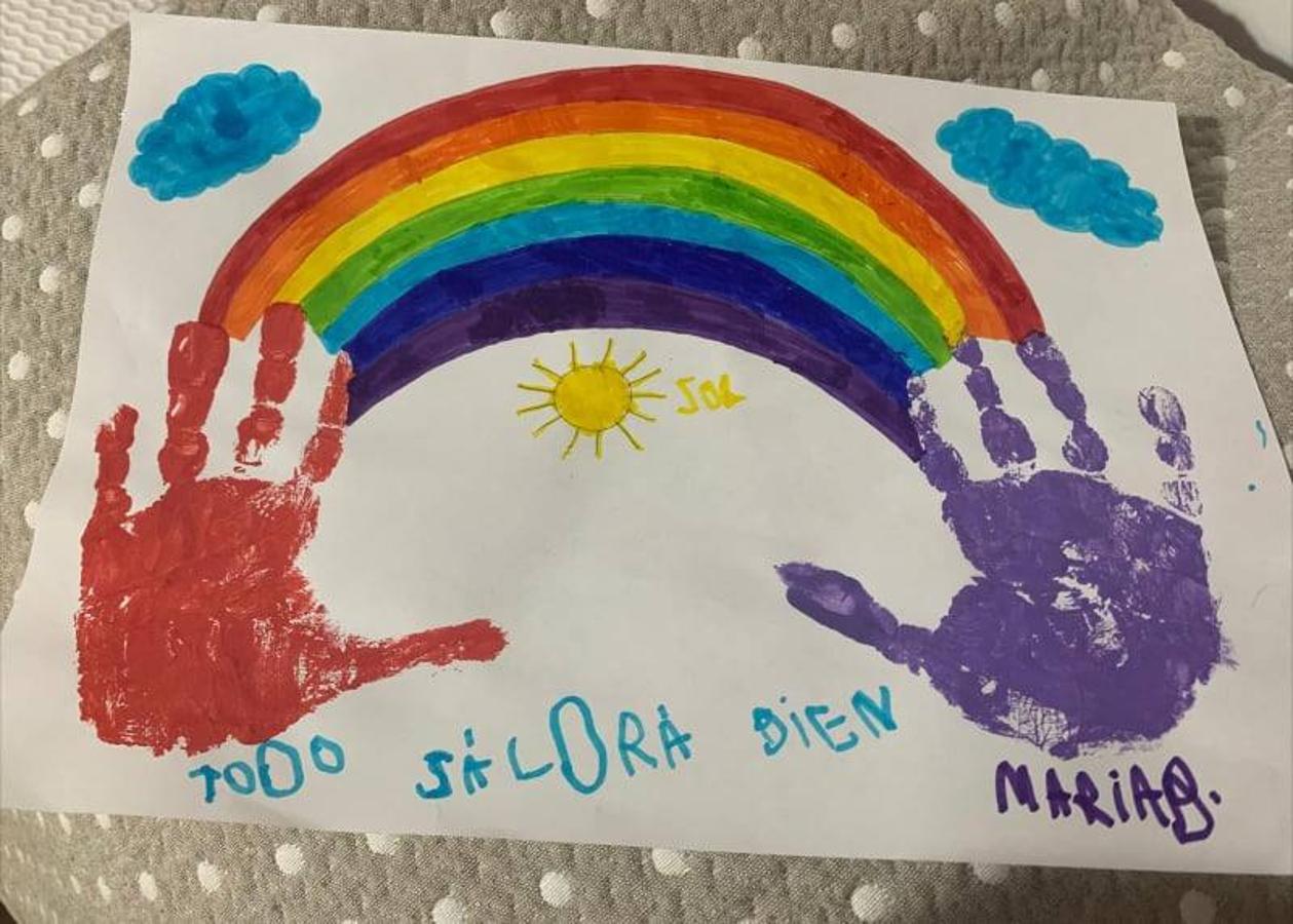 Fotos: Los más pequeños cuelgan mensajes de ánimos en sus balcones