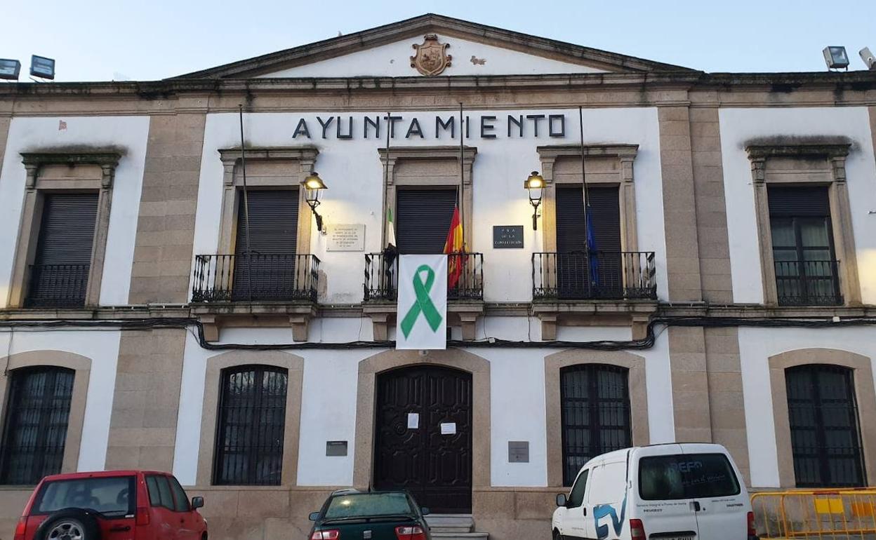 El Ayuntamiento continúa repartiendo mascarillas puerta a puerta hasta llegar a todas las casas de Arroyo
