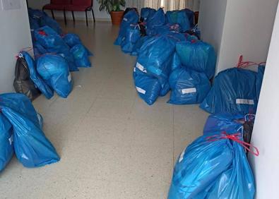 Imagen secundaria 1 - El Centro Infantil Ta-Ca-Tá ha entregado a los niños el material que quedaba en el centro