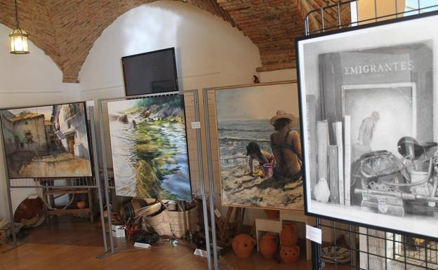 Imagen principal - Algunas de las obras expuestas. 