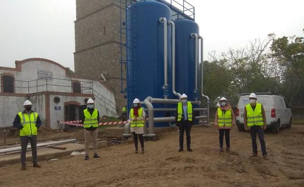 Imagen principal - Las obras de mejora del abastecimiento y calidad del agua en Arroyo de la Luz finalizarán en diciembre