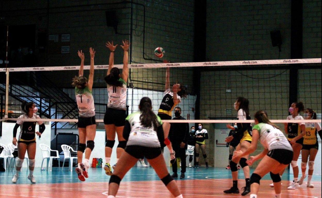 El Extremadura Arroyo pierde 1-3 ante un gran VP Madrid, al que cede el liderato