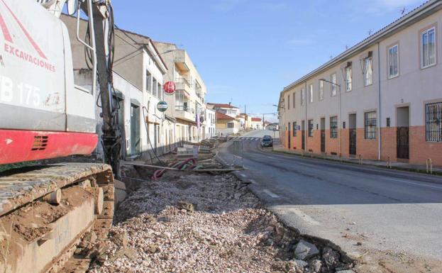 Obras del acerado de la carretera de Aliseda. 