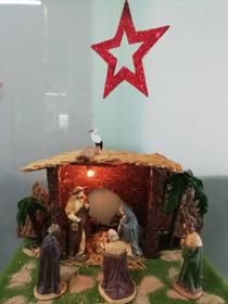 Imagen secundaria 1 - Los trabajadores de la residencia de mayores elaboran un programa navideño para los residentes