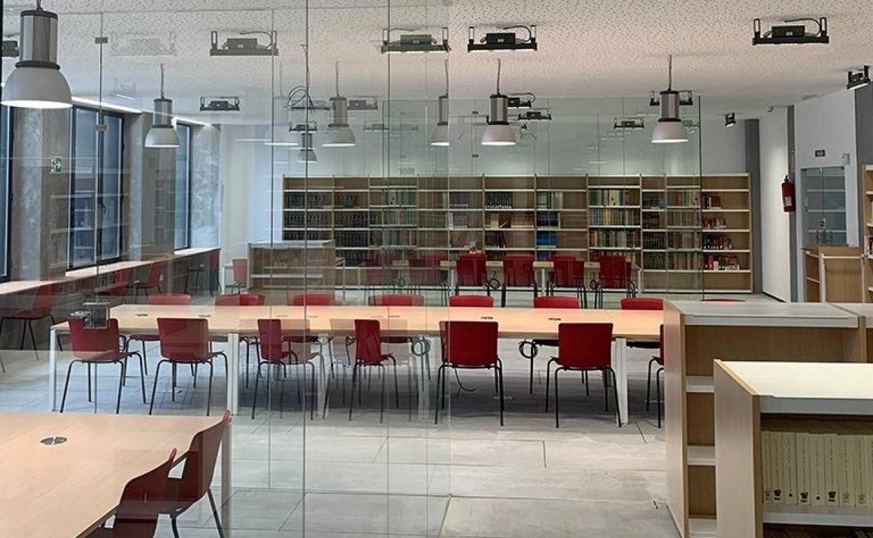 Sala de estudios de la biblioteca arroyana. 