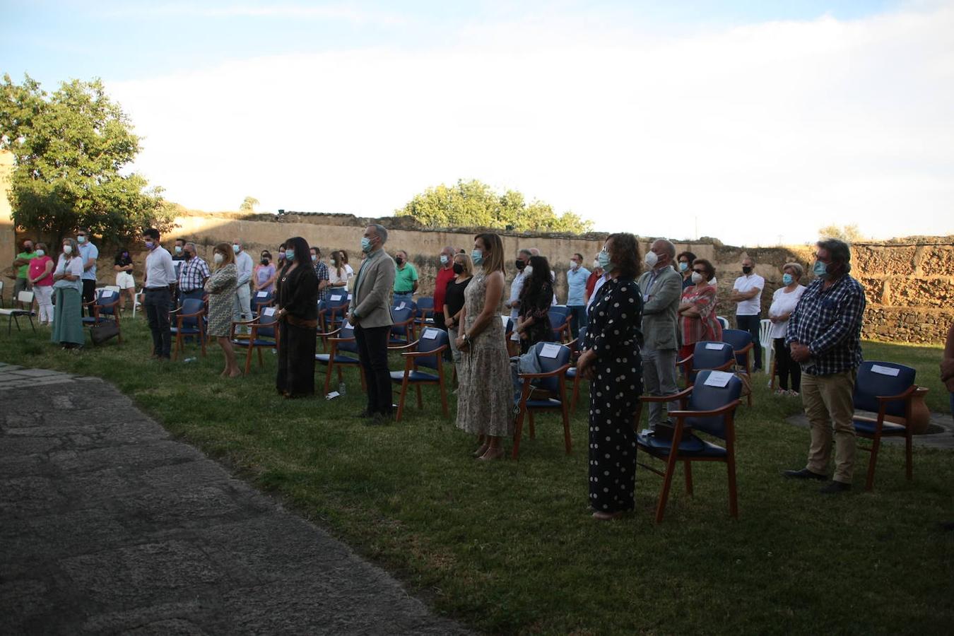Antes de comenzar se guardó un minuto de silencio por los fallecidos en la localidad durante la pandemia