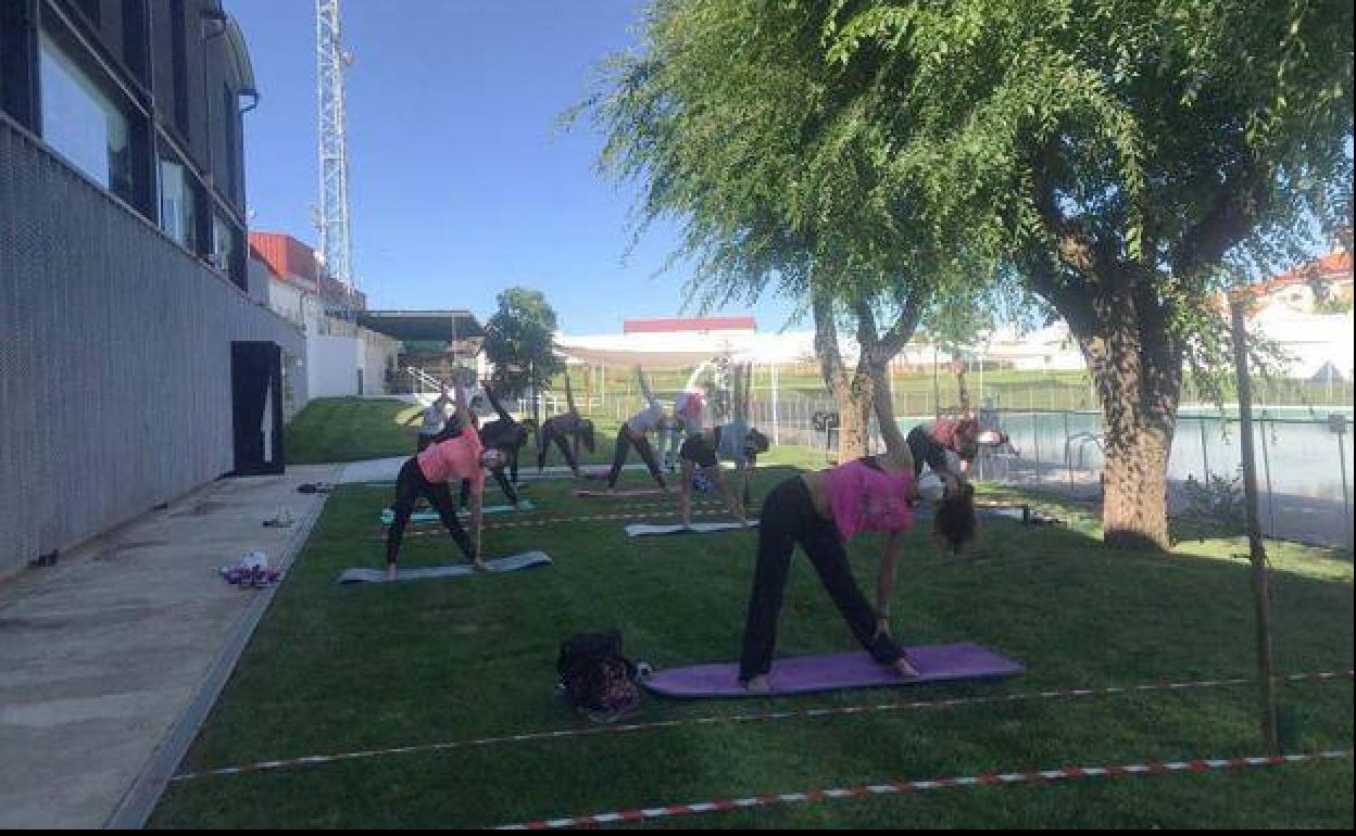 Actividad de yoga organizada con motivo del Día Internacional del Yoga el pasado mes de junio. 