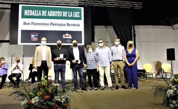 Carlos Caro, entrega de la Medalla a título póstumo de Florentino Paniagua Bermejo, recogen sus familiares. 