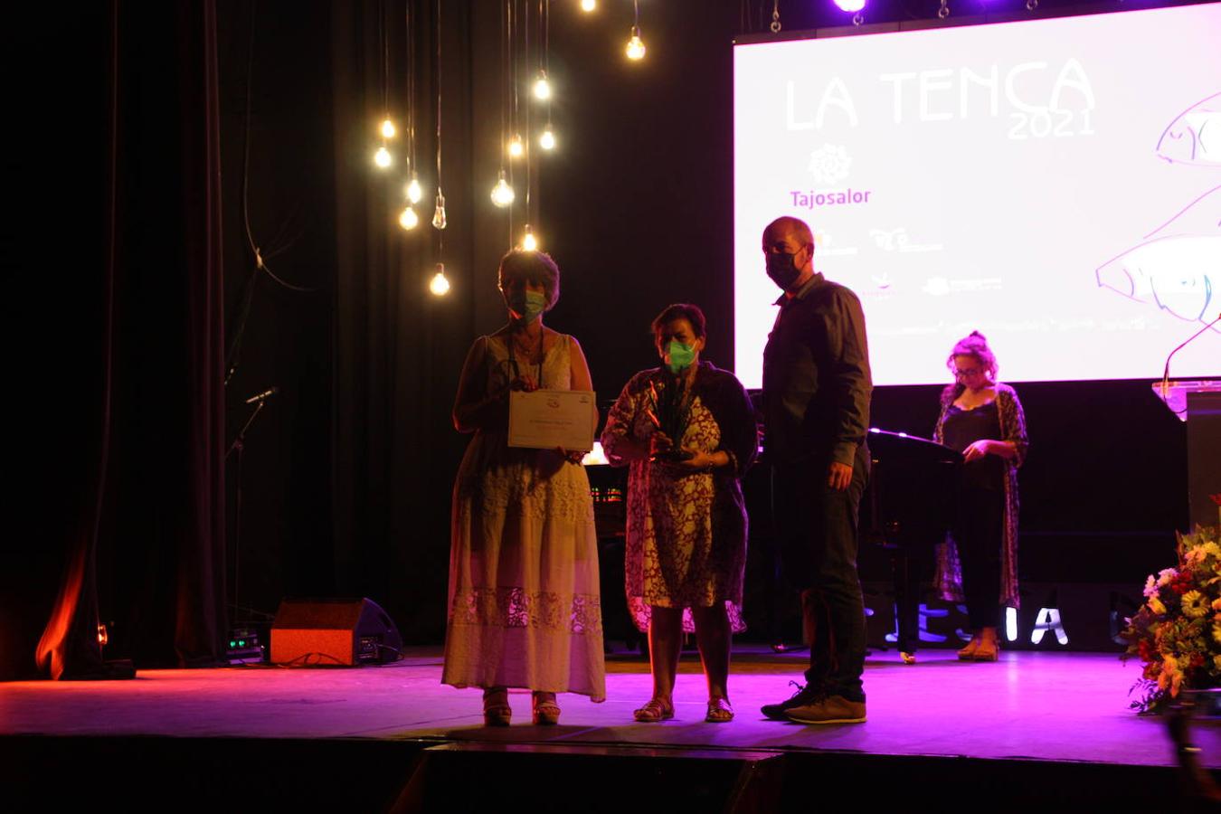 Foto de familia de los premiados y autoridades. 