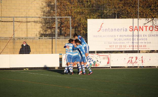 Celebración del primer gol frente al Extremadura. 